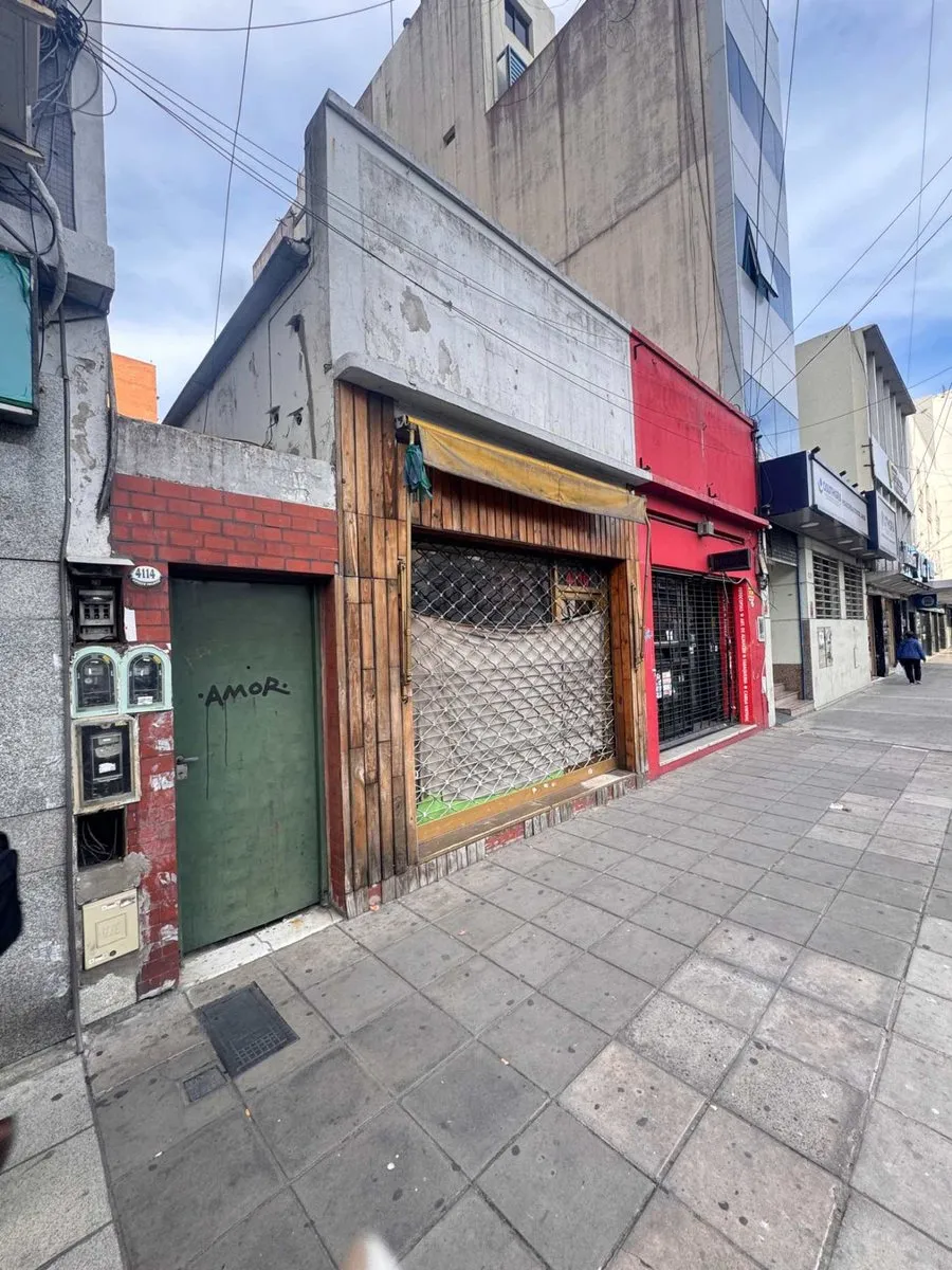 Local Comercial en Avenida Hipólito Yrigoyen 4100