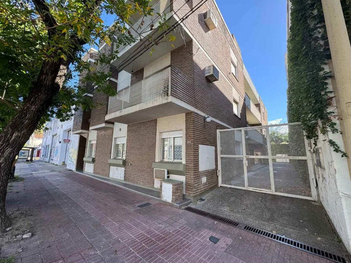 Departamento en Colon 200