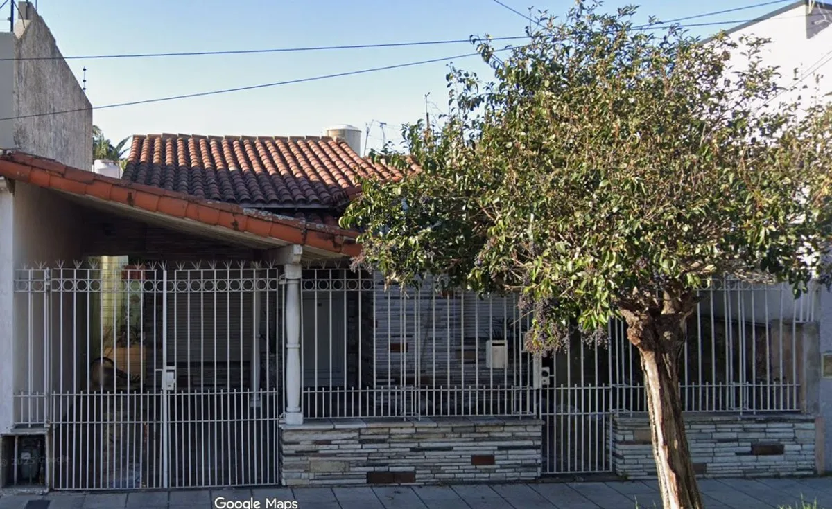 Casa en Esteban Echeverría 1000