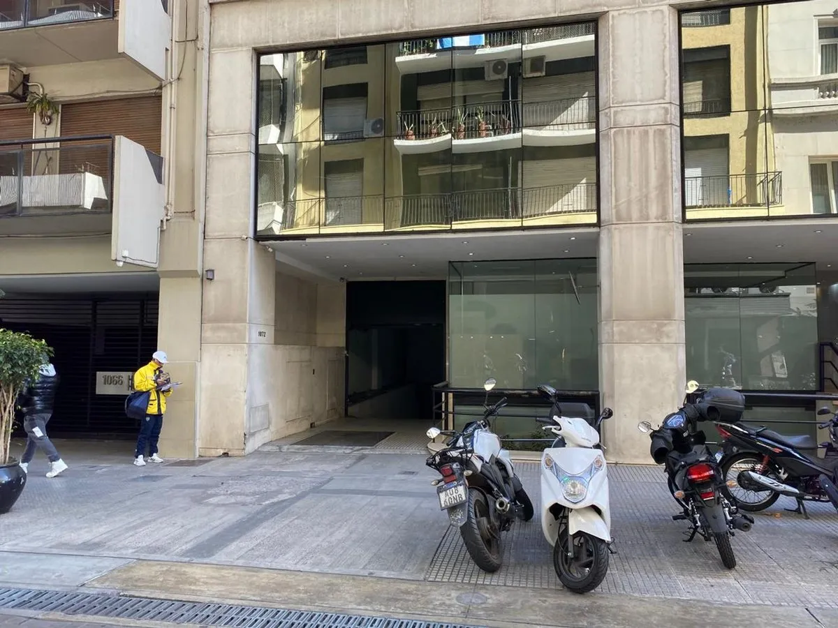 Oficina en Esmeralda 1000