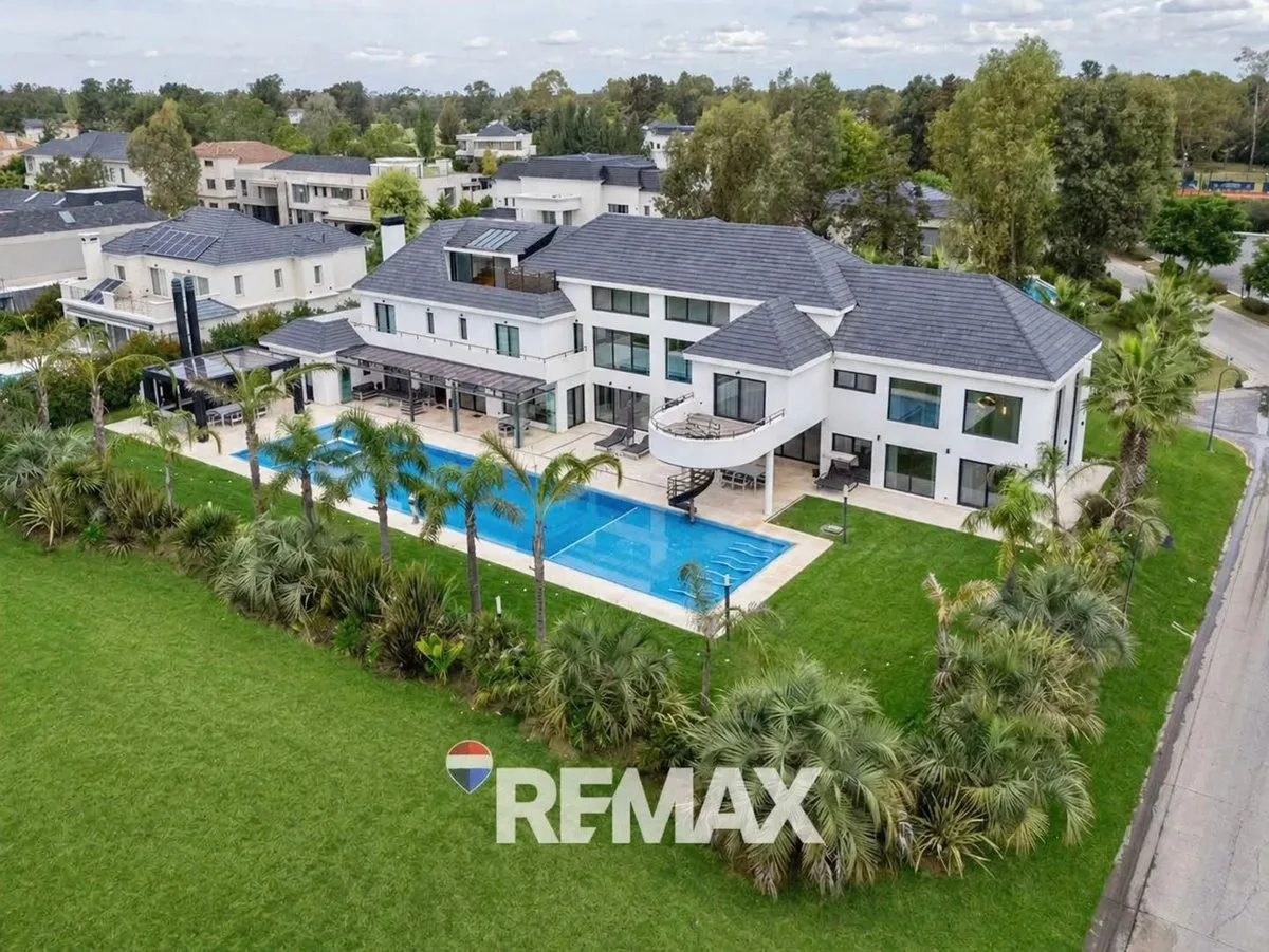 Casa en Lorenzo Cresmani 4600