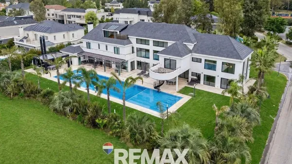 Casa en Lorenzo Cresmani 4600
