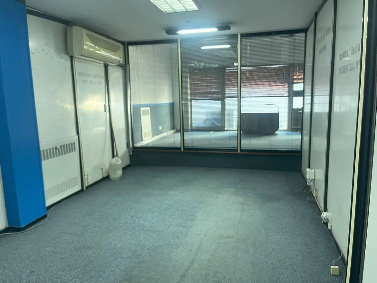 Oficina en Avenida Rivadavia 700