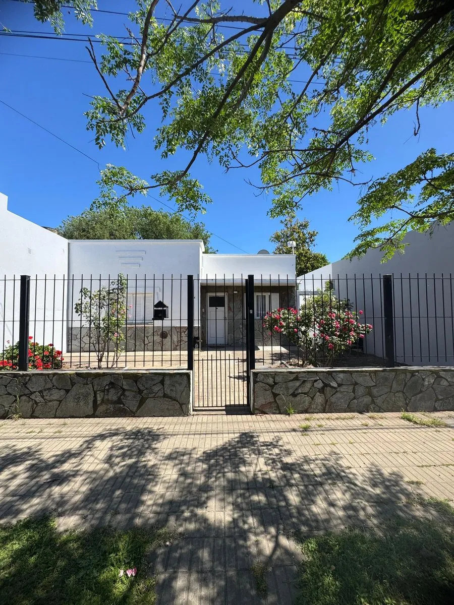 Casa en Adolfo Mitre 100