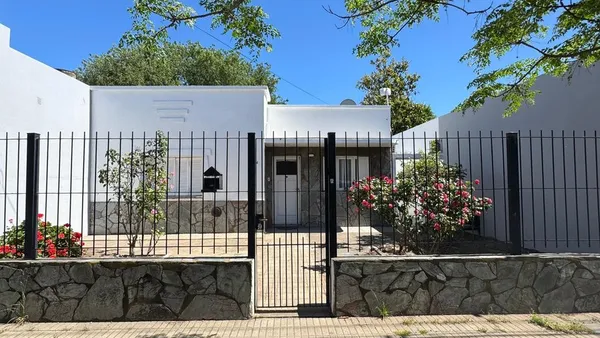 Casa en Adolfo Mitre 100