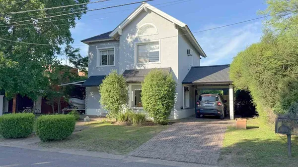Casa en Avenida Carlos Pellegrini 3200