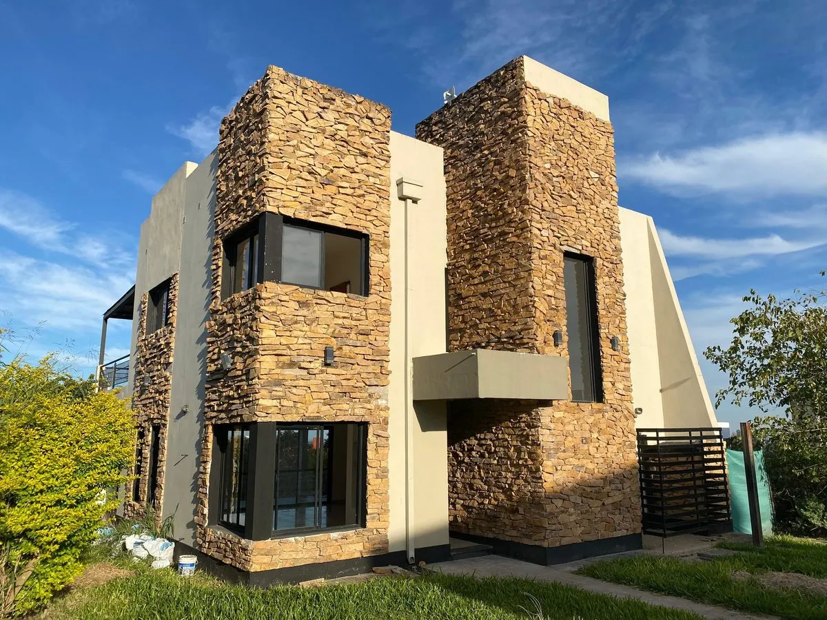 Casa en Avenida Lomalinda 900