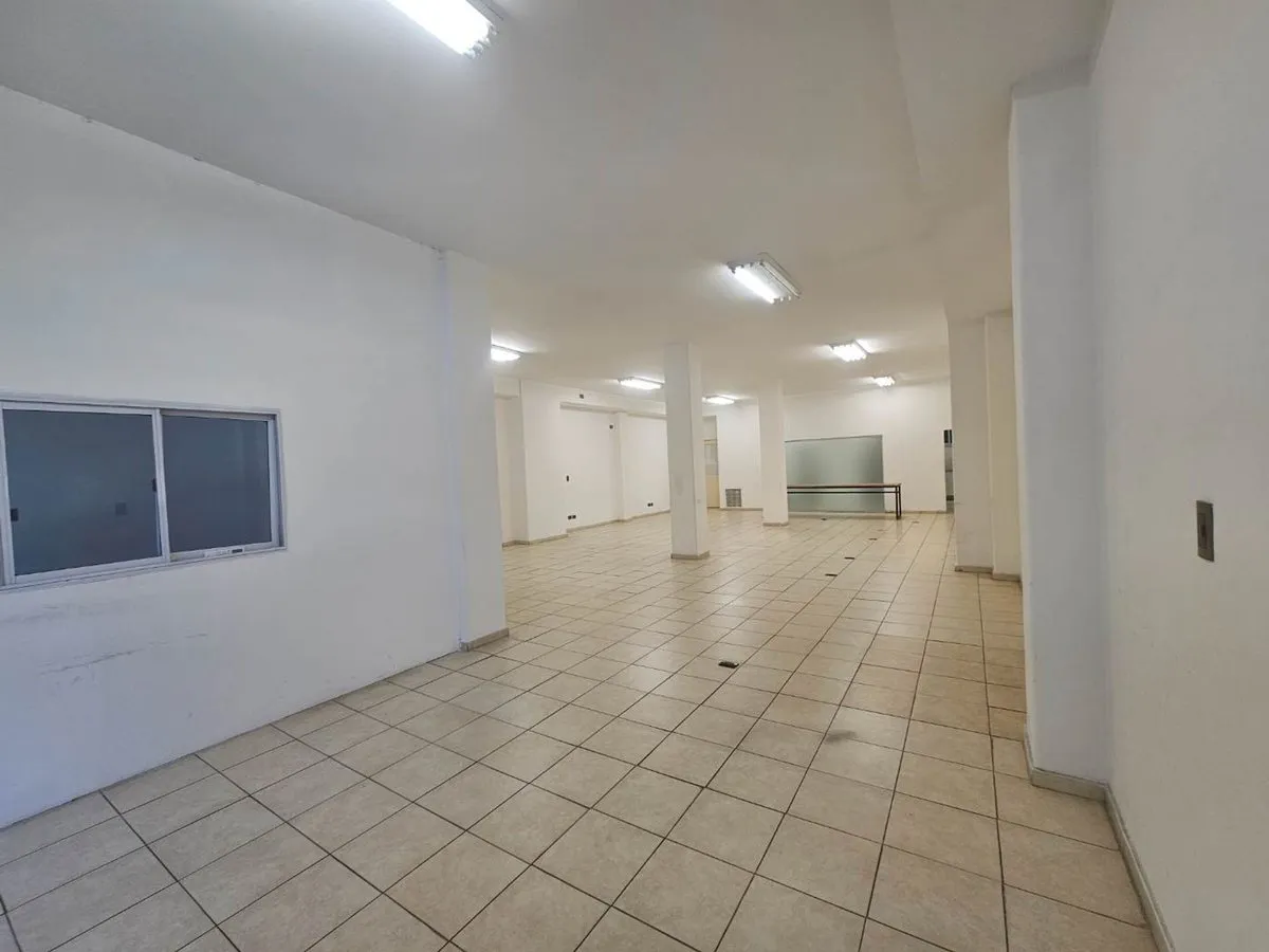 Oficina en Carlos Pellegrini 700