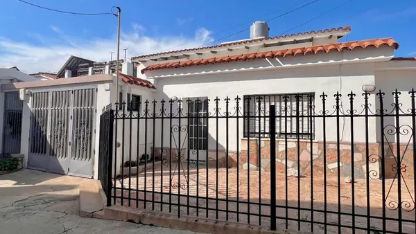P H en Avenida Ramón J. Cárcano 100