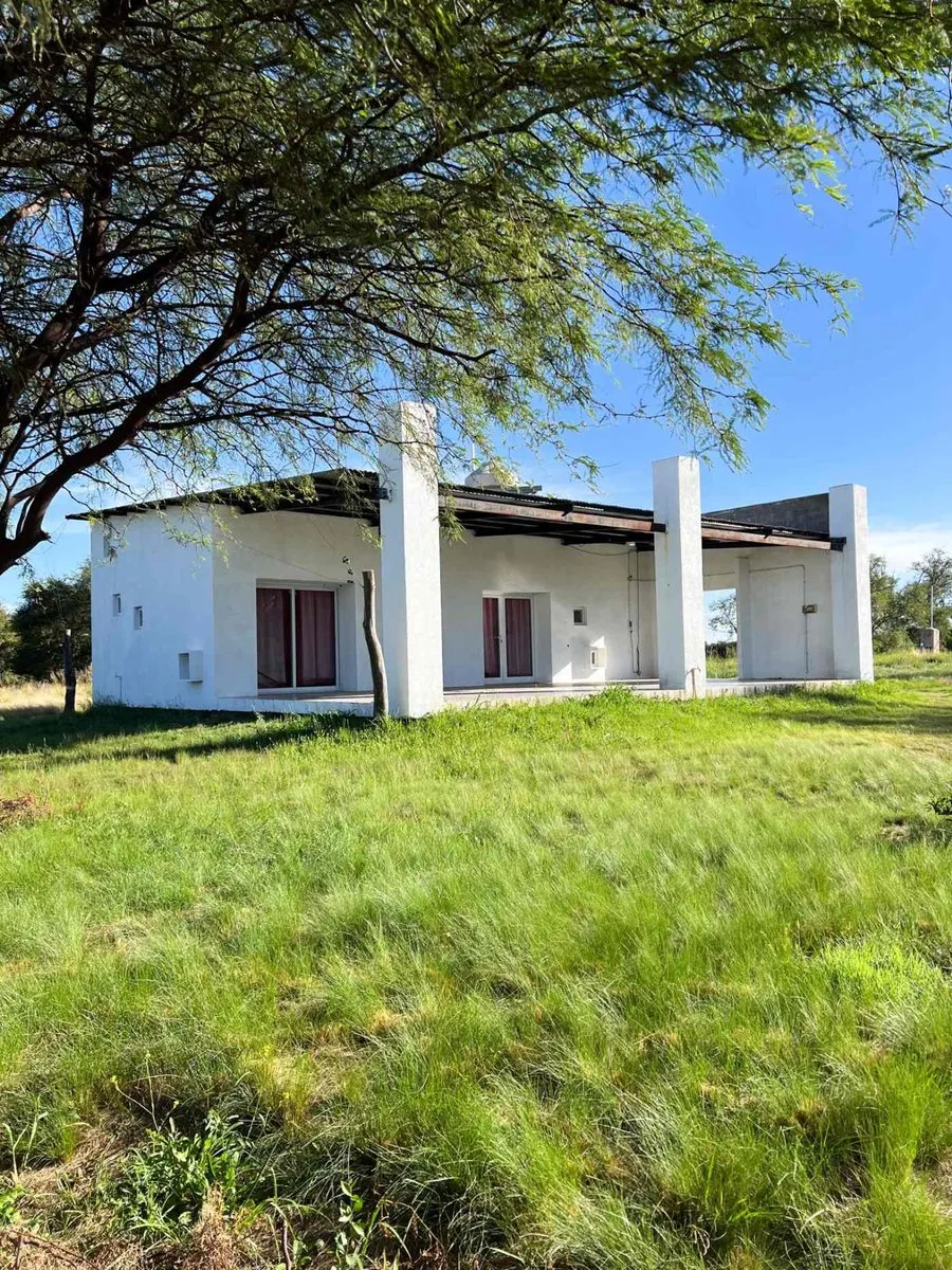Quinta en J. Hernández 0