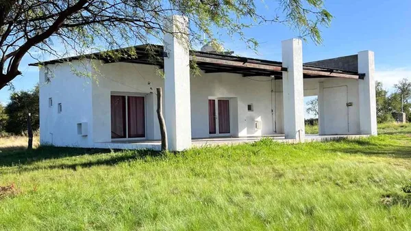 Quinta en J. Hernández 0