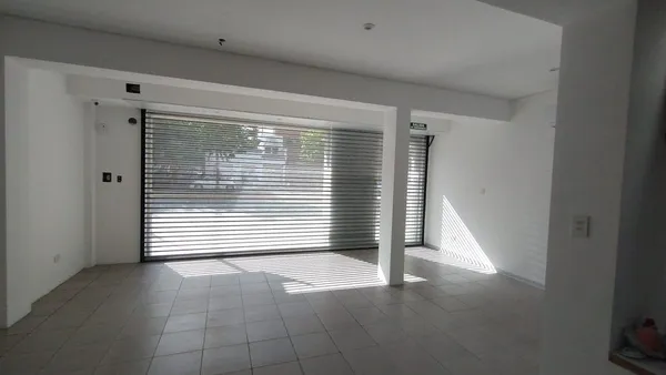 Local Comercial en Avenida 44 Entre 17 y 18 1100