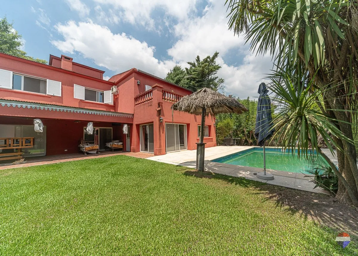 Casa en Avenida Italia 5000