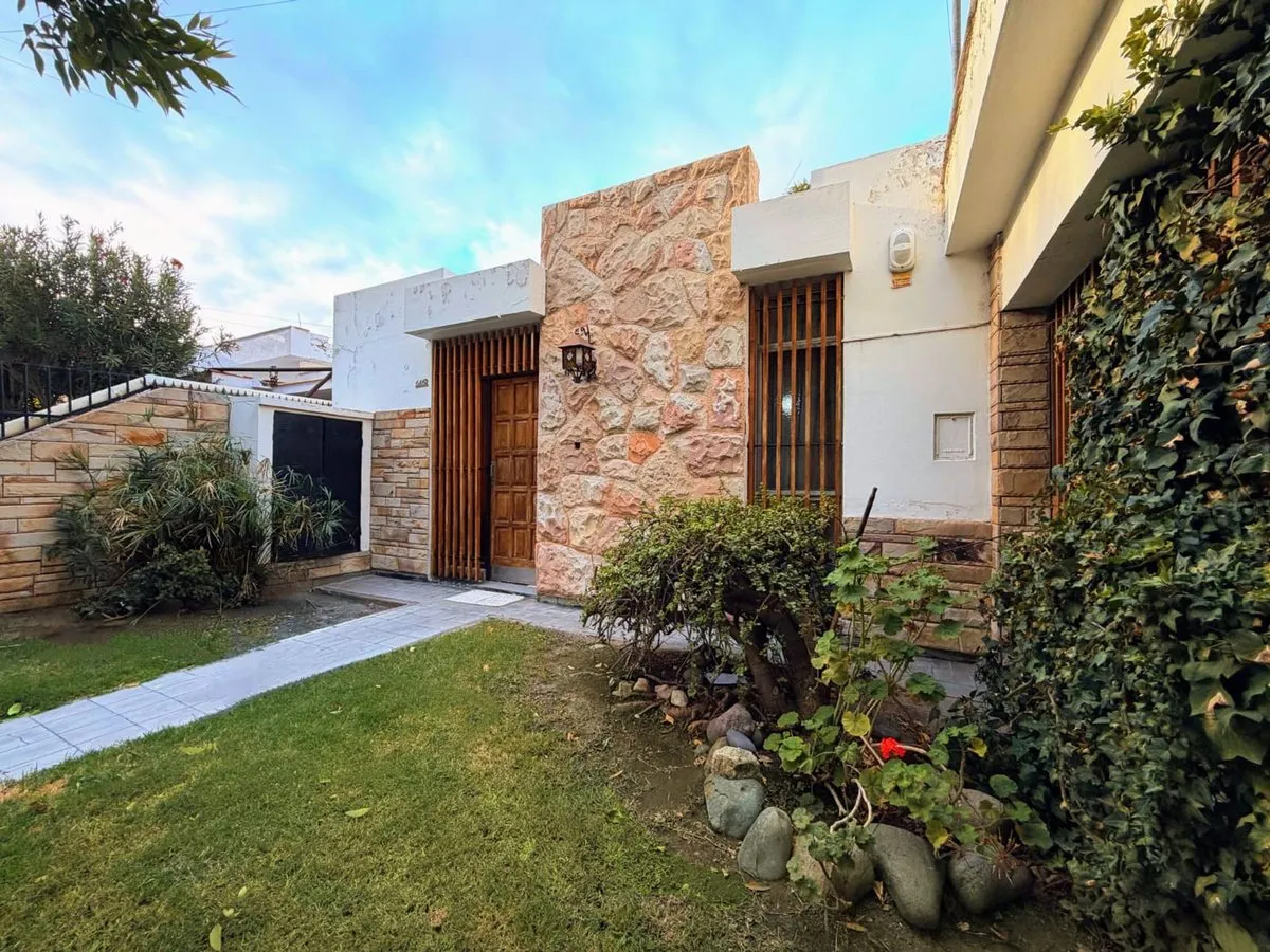 Casa en Lugones 6400
