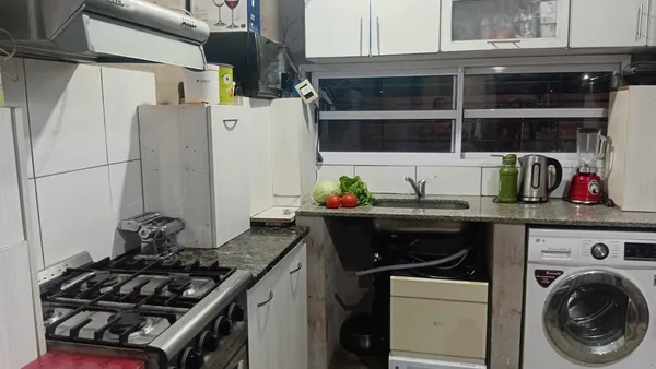Casa en Varela y Llerena 2300