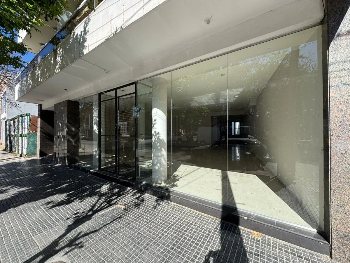 Local Comercial en Isabel la Católica 800