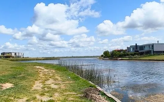 Lote en Avenida de la Bahía 100