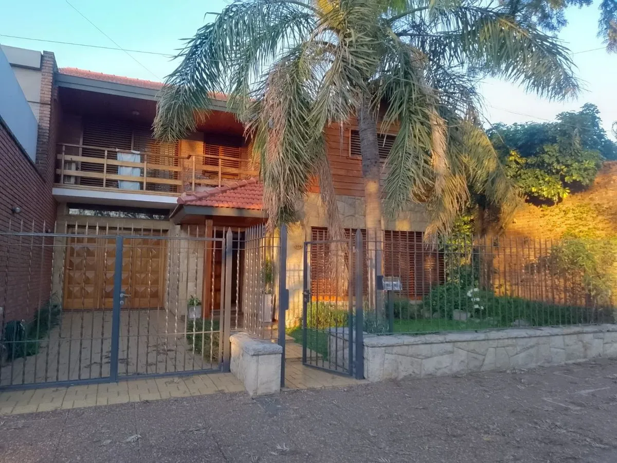 Casa en Roque Estevez Correa 300