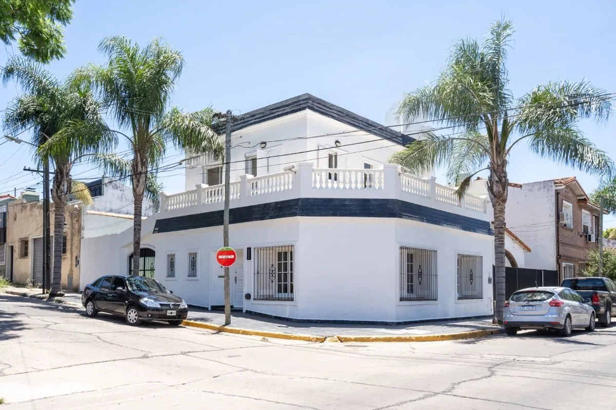 Casa en Vélez Sársfield 3500