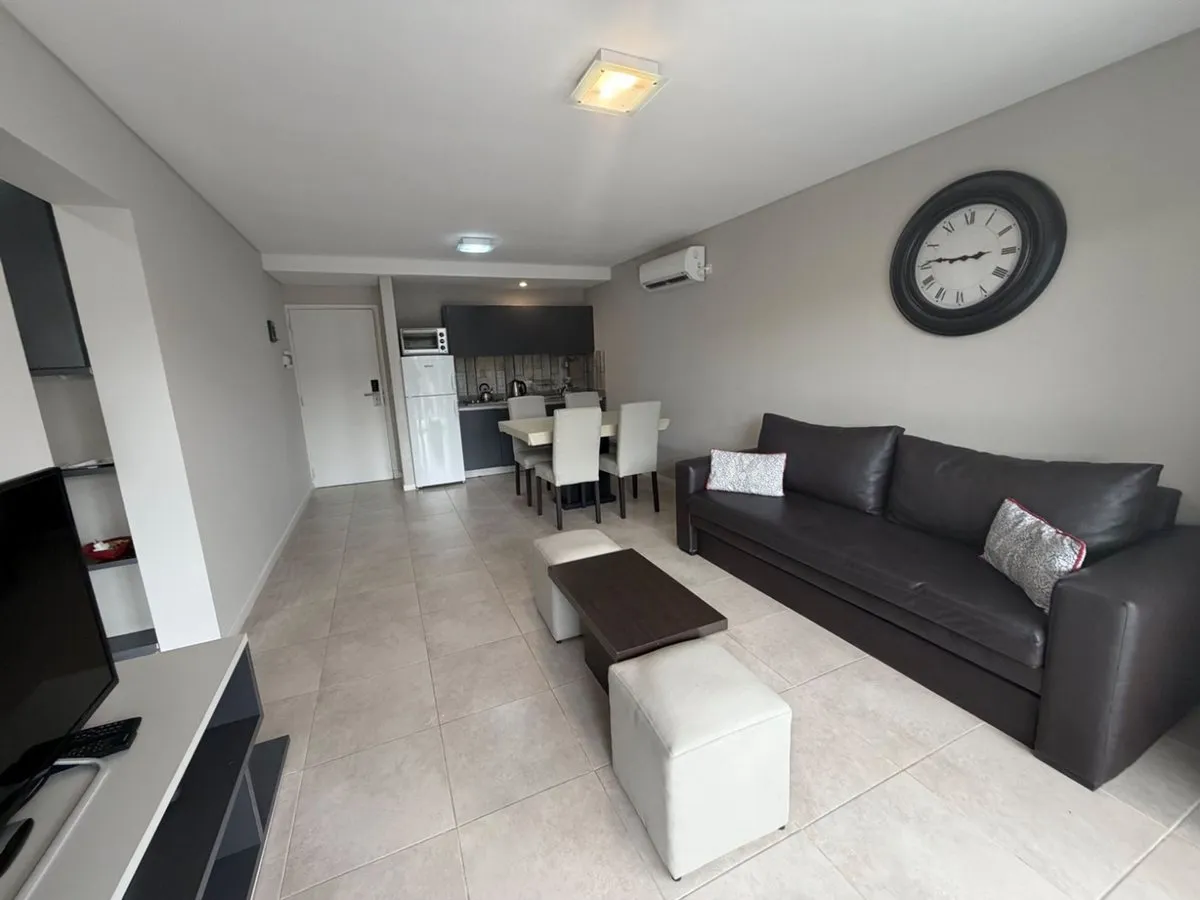 Departamento en Enrique Shaw 800