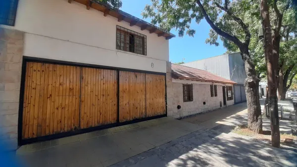 Casa en Ejército Argentino 900