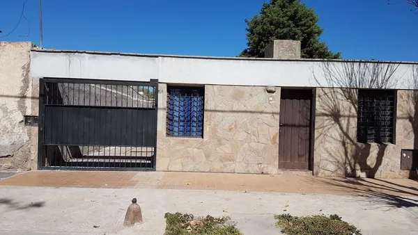 Casa en Juan Bautista Alberdi 200