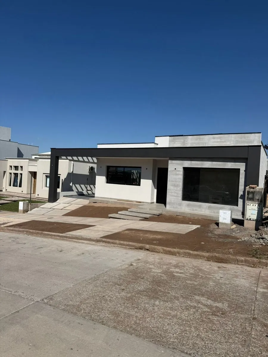 Casa en Regalado Olguín 900