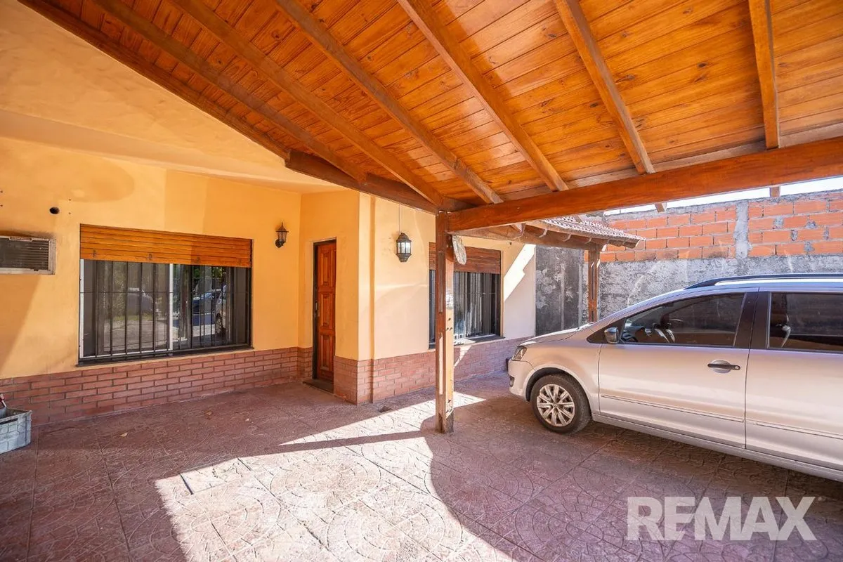 Casa en Aguilar 1200