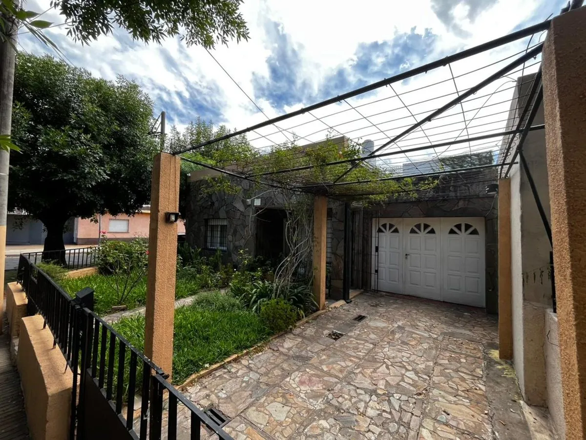 Casa en Avenida Alberdi 500