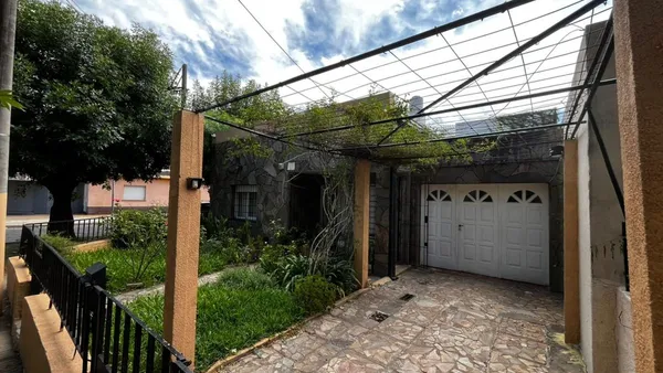 Casa en Avenida Alberdi 500