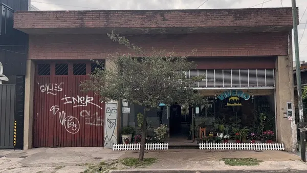 Local Comercial en Cap. Claudio Rosales 2400
