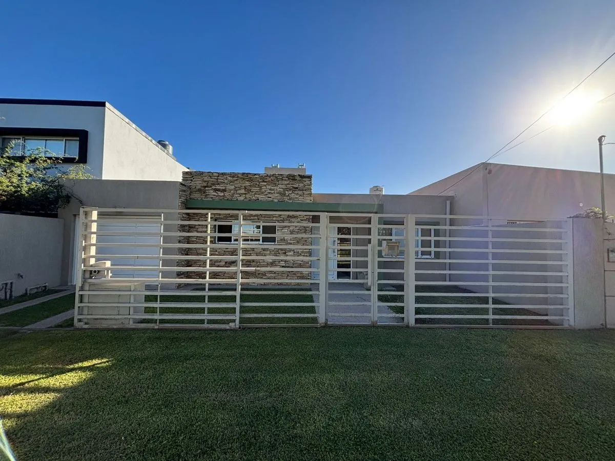 Casa en Avenida de Circunvalacion 13 de Caballeria Norte 500