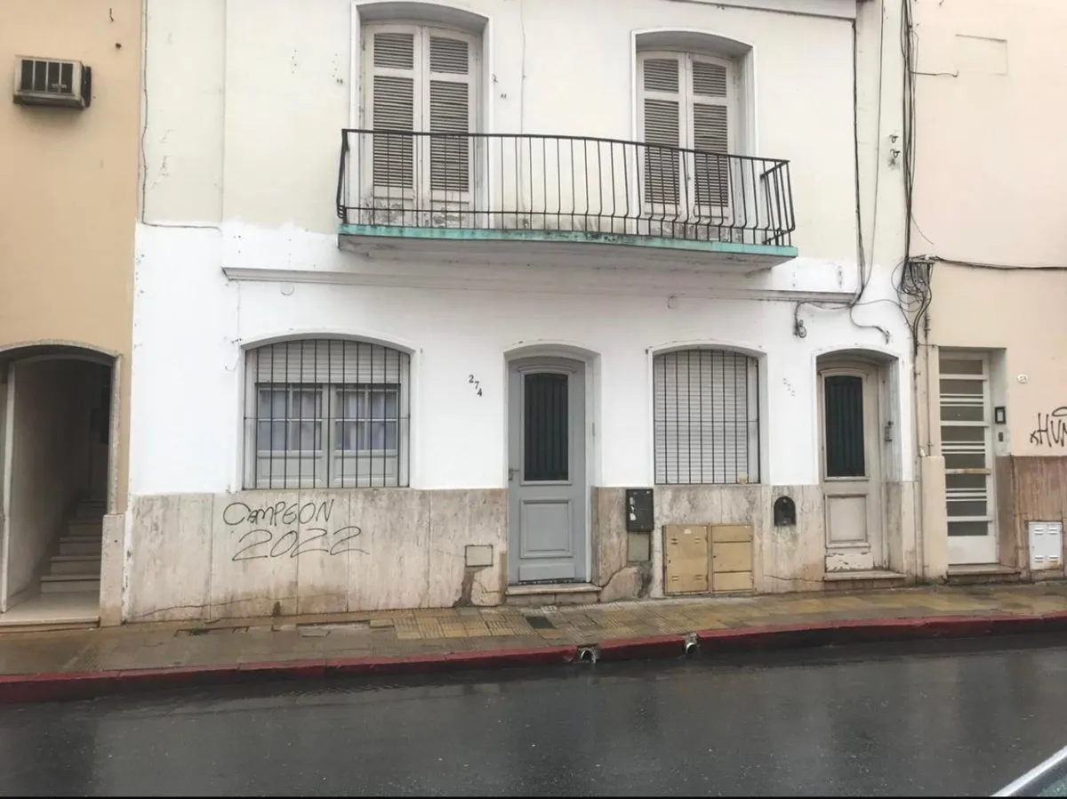 P H en Justo José de Urquiza 200