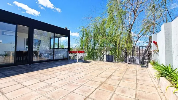 P H en Calle 57 E/ 23 y 24 1400