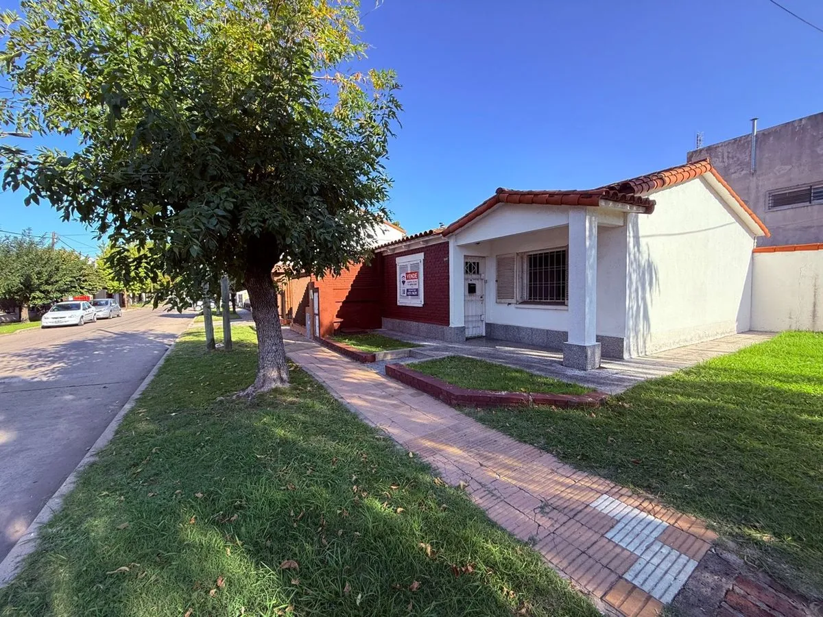 Casa en Guillermo Marconi 1900