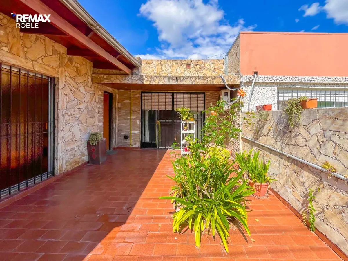 Casa en 422 E/ 7 y 8 600