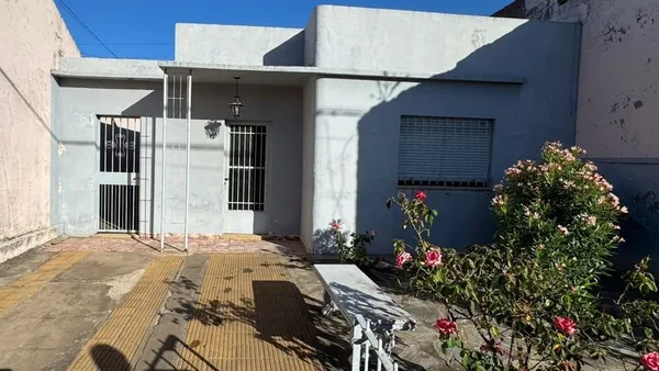 Casa en Carlos Pellegrini 900