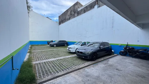 Cochera en Castro Barros Uf17 1100