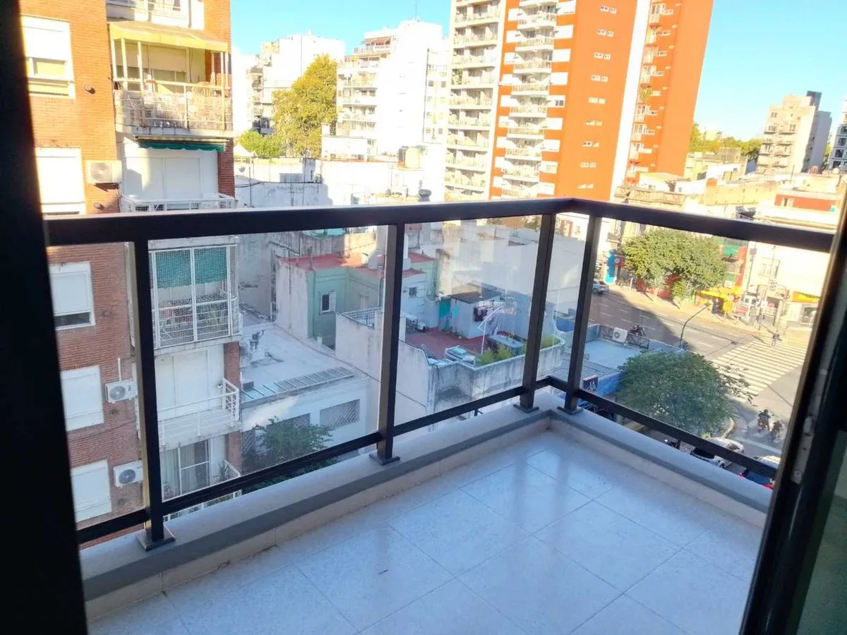 Departamento en Castro Barros 1000