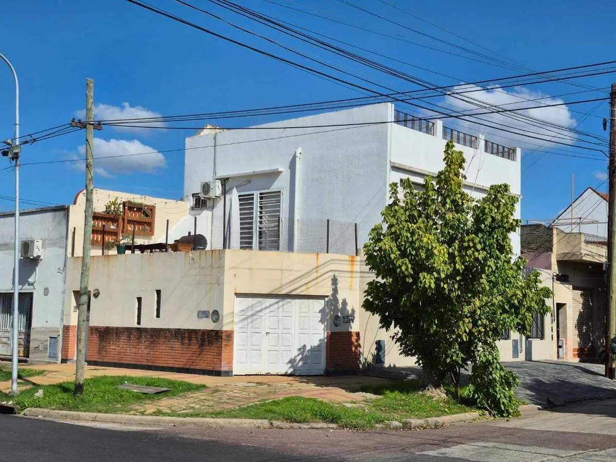 P H en Francisco Paz 300