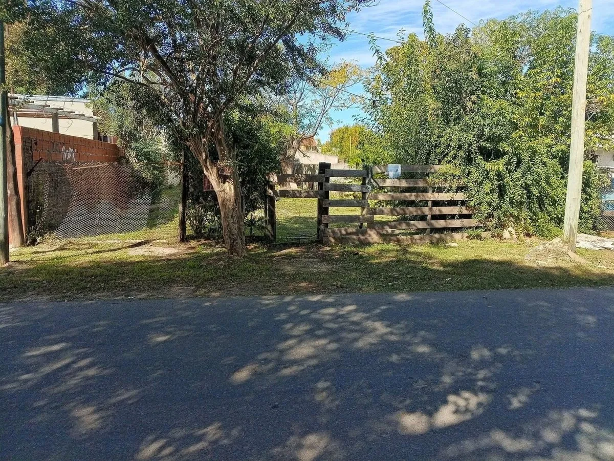 Lote en 54 E/ 3 y 4 200