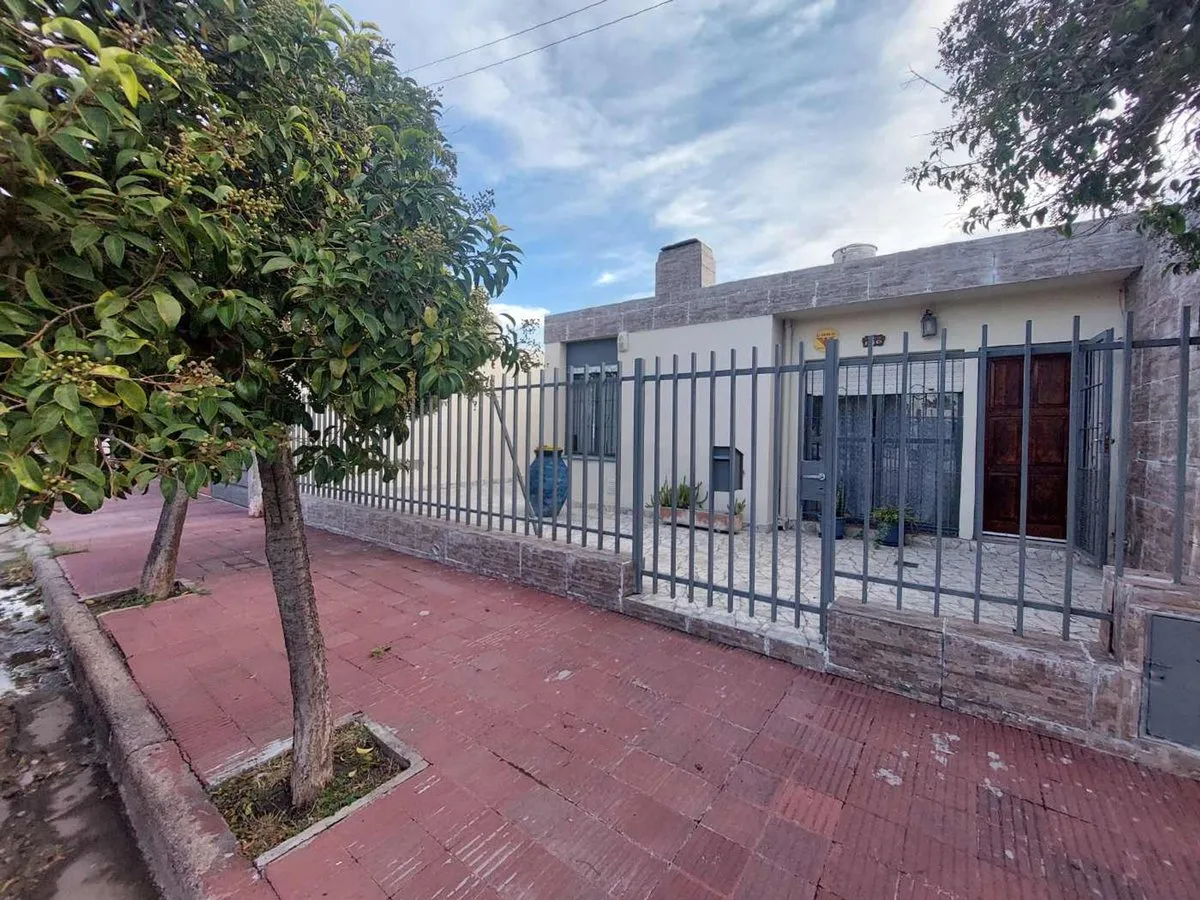 Casa en Barrio Cantisani - Dorrego 100