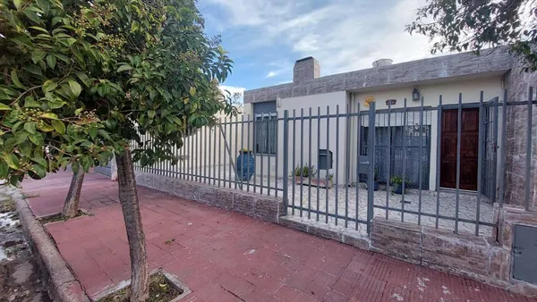 Casa en Barrio Cantisani - Dorrego 100
