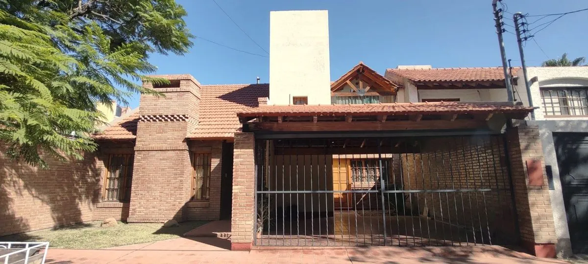 Casa en Lafinur 1300