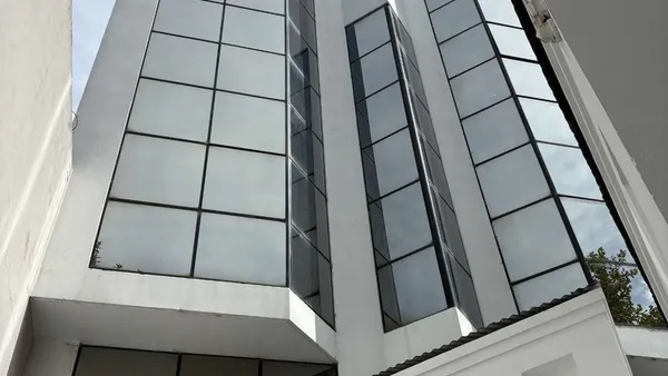 Oficina en Avenida 13 Entre 45 y 46 600