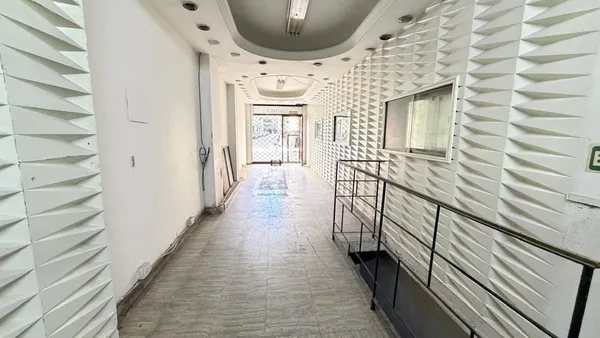 Local Comercial en Teniente General Juan Domingo Perón 1300