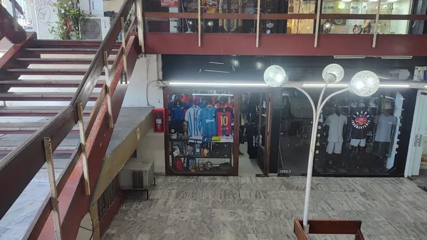 Local Comercial en Avenida Meeks 0