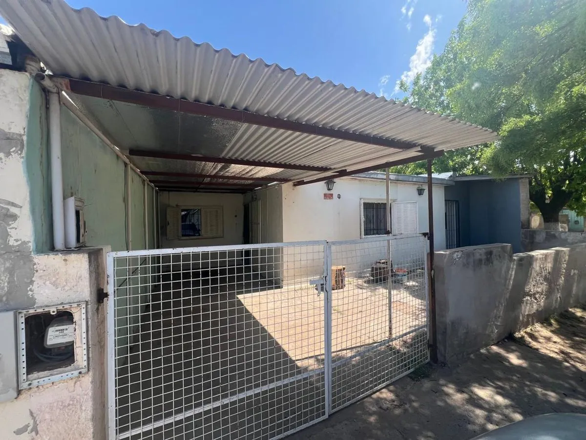 Casa en José Luro 1500