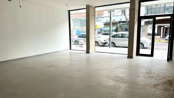 Local Comercial en Avenida Lope de Vega 2200