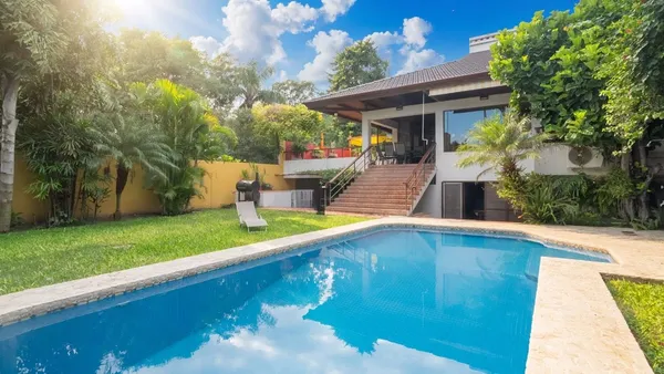 Casa en Avenida Almirante Brown 6800